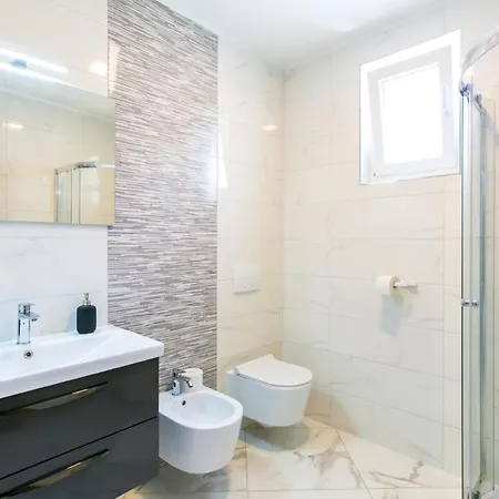 Dragan K4 - A1 First Floor - Mpolo * Medolino