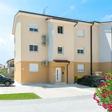 Апартаменты Dragan K4 - A1 First Floor - Mpolo