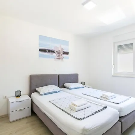 Dragan K4 - A1 First Floor - Mpolo Medulin