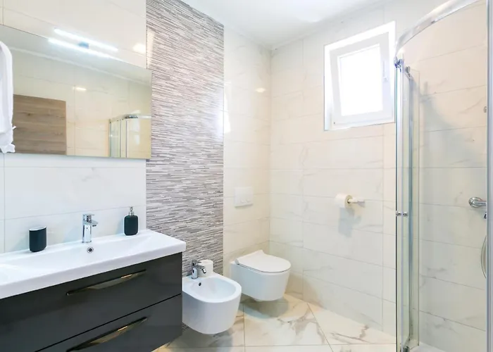 Dragan K4 - A1 First Floor - Mpolo * Medulin